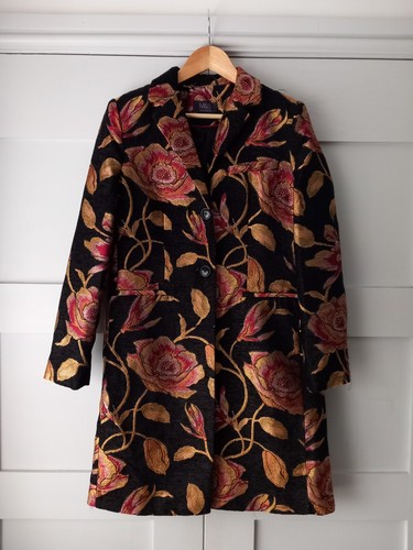Marks spencer black gold - &,